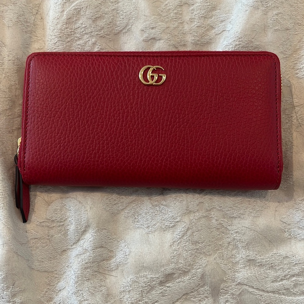 Authentic Gucci wallet